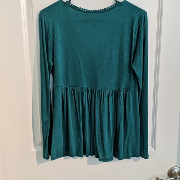 Top - Picture 2 of 3